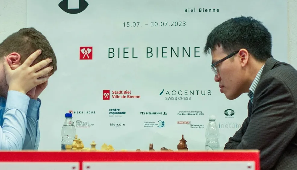 Lê Quang Liêm (phải) đang thi đấu tại Thụy Sĩ. Ảnh: BIELCHESS Lê Quang Liêm (phải) đang thi đấu tại Thụy Sĩ. Ảnh: BIELCHESS