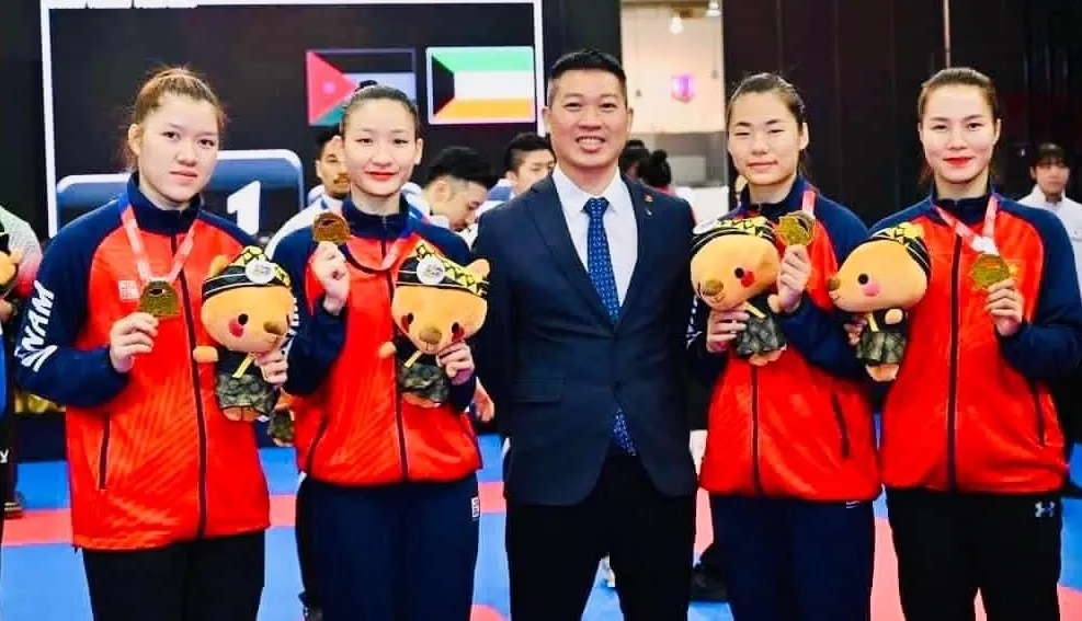 Đội kumite nữ Việt Nam vừa giành HCV tại giải vô địch châu Á 2023. Ảnh: AKF