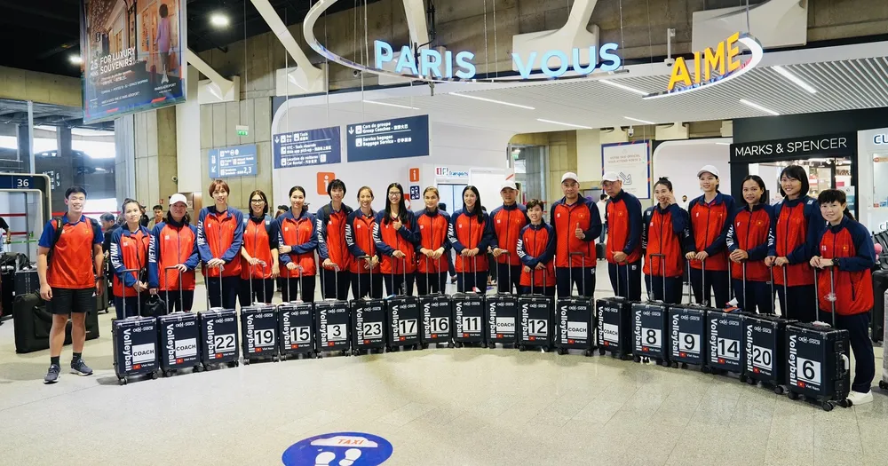 Đội tuyển bóng chuyền nữ Việt Nam đã có mặt tại Pháp và tinh thần từng tuyển thủ là rất tự tin trước cuộc tranh tài quan trọng ở FIVB Challenge Cup 2023. Ảnh: VFV