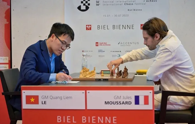 Lê Quang Liêm đã thủ hòa ở ván áp chót nội dung cờ tiêu chuẩn tại giải. Ảnh: BIELCHESS