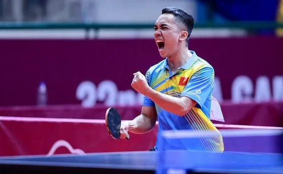 Đinh Anh Hoàng thăng hoa tại Campuchia và giành HCV đôi nam-nữ ở SEA Games 32. Ảnh: DŨNG PHƯƠNG
