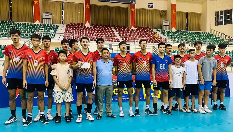 Cầu thủ nam trẻ Thể Công Tân Cảng đã vô địch giải trẻ các câu lạc bộ toàn quốc 2023. Ảnh: VĂN THÁI