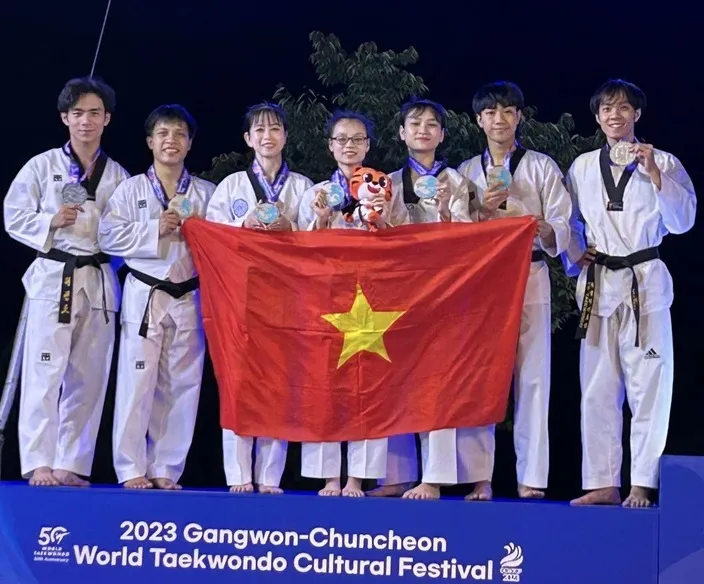 Các VĐV biểu diễn quyền Việt Nam thi đấu tại liên hoan. Ảnh: GOWTCF