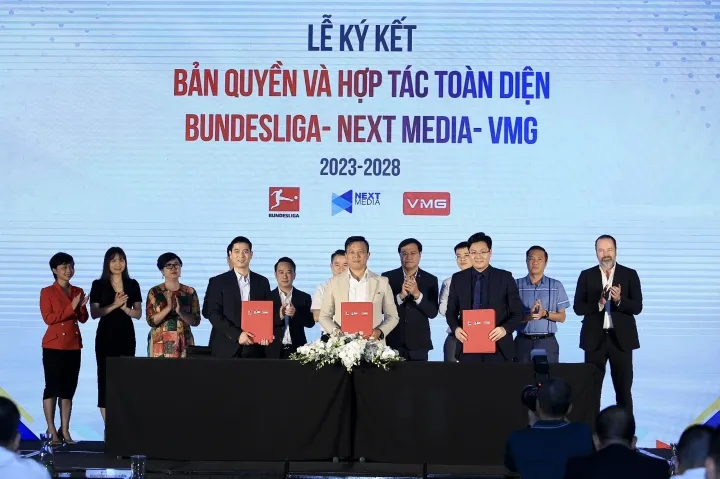 Đại diện Cục TDTT đã chứng kiến lễ kí kết của các bên. Ảnh: MINH MINH