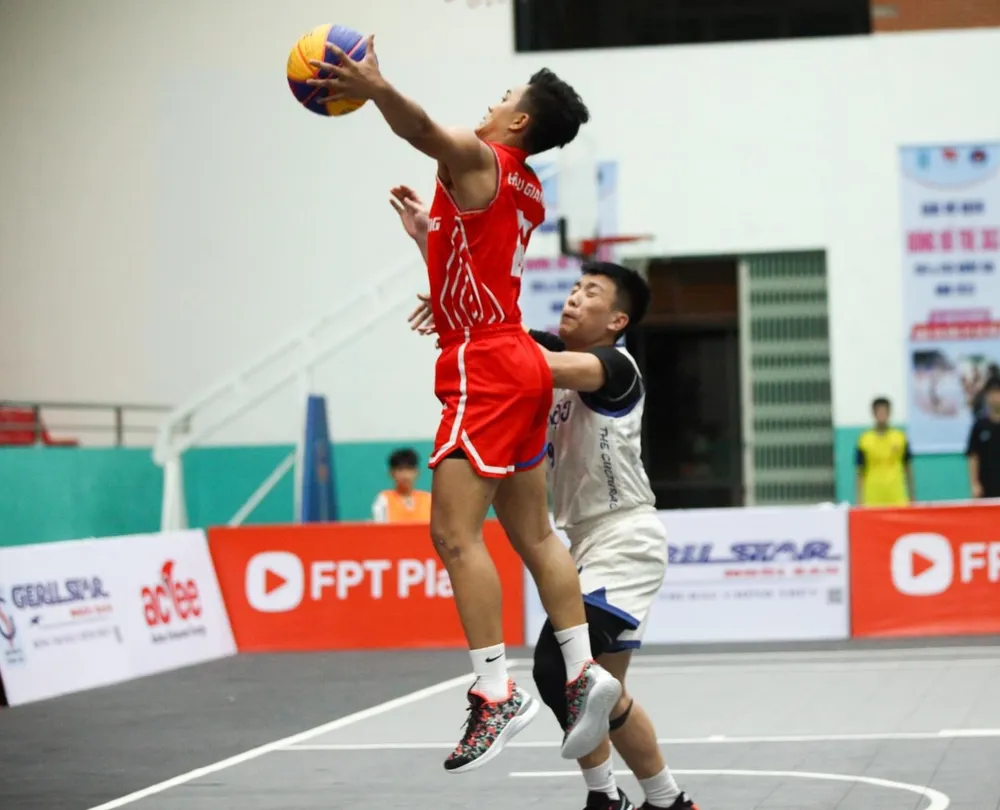 Trận chung kết nội dung U18 nam đã thu hút sự cổ vũ đông đảo của khán giả. Ảnh: VBF