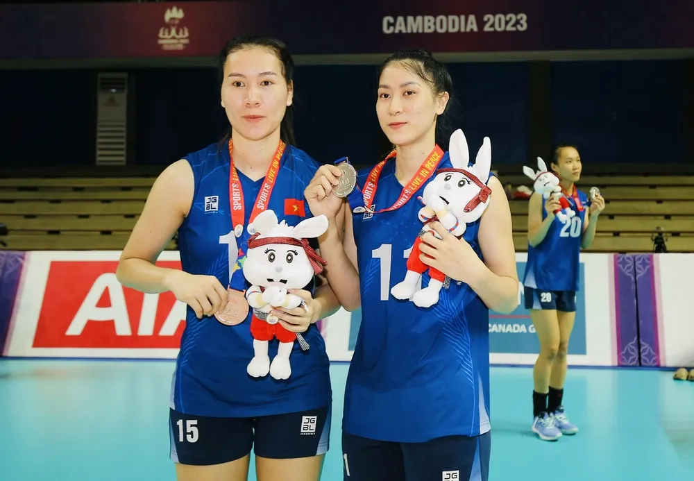 Kiều Trinh cùng đồng đội Nguyễn Thị Trinh đã có tấm HCB tại SEA Games 32 ở Campuchia vừa qua. Ảnh: DŨNG PHƯƠNG