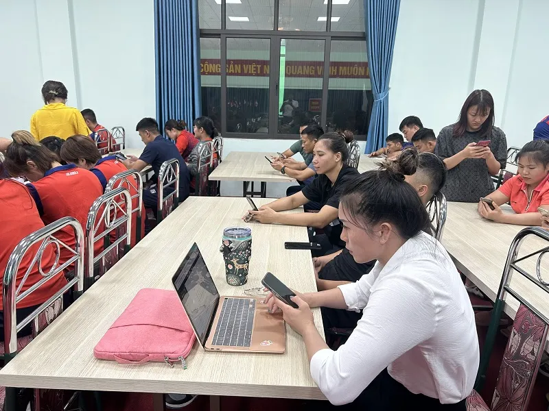 VĐV các đội tuyển thể thao quốc gia tham gia học và trả lời thông tin để đạt được chứng chỉ về doping theo đúng quy định. Ảnh: CỤC TDTT
