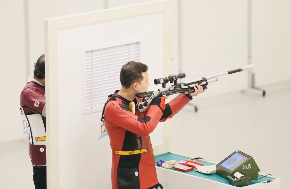 Xạ thủ Ngô Hữu Vương thi đấu và giành HCB. Ảnh: ĐOÀNTTVN Xạ thủ Ngô Hữu Vương thi đấu và giành HCB. Ảnh: ĐOÀNTTVN