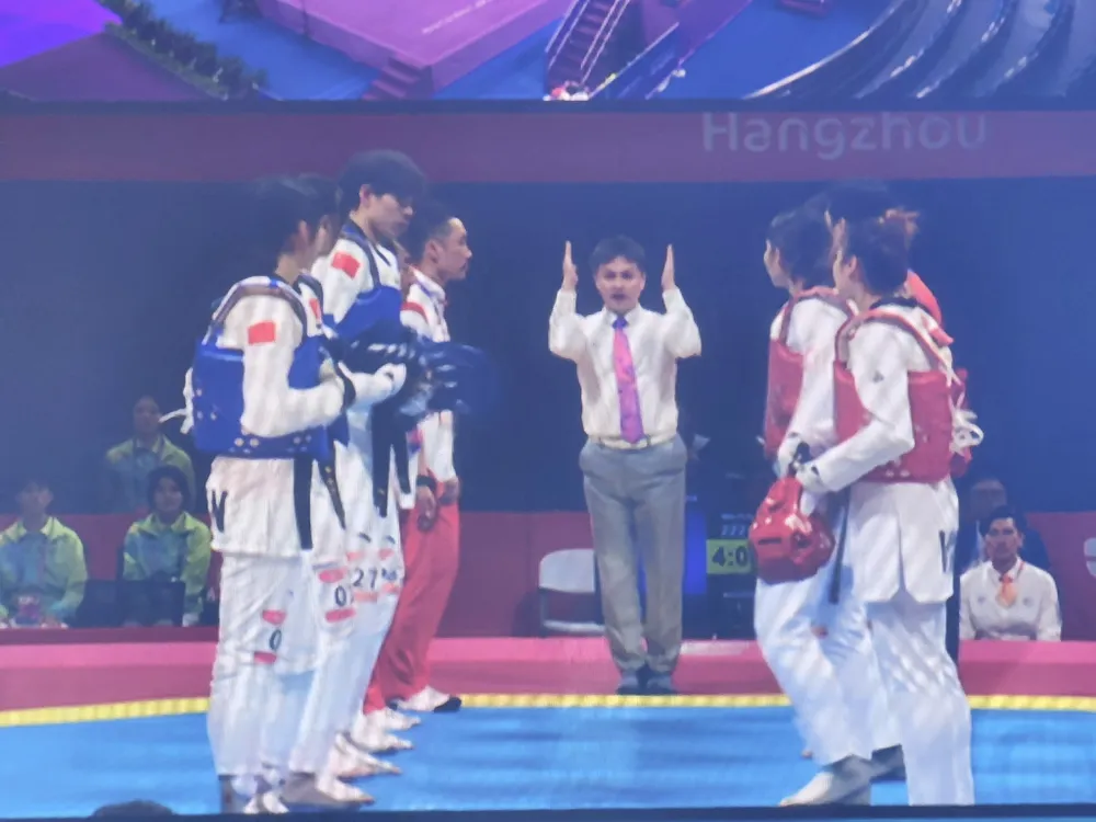 Đội Việt Nam và đội Trung Quốc đã gặp nhau tại bán kết nội dung. Ảnh: MINH MINH