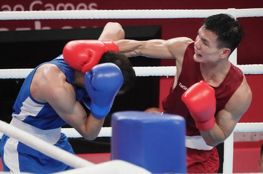 Nguyễn Văn Đương (đỏ) chính thức dừng bước tại ASIAD 19. Ảnh: NAM TRUNG