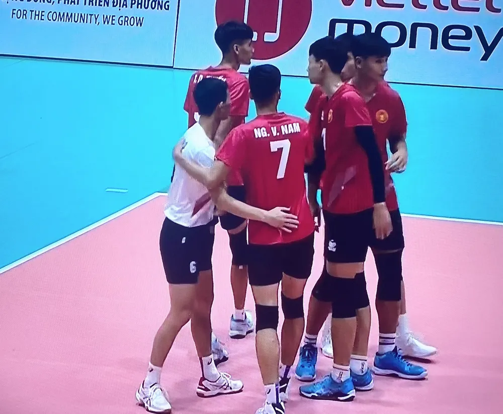 Đội bóng chuyền nam Quân đội Việt Nam có chiến thắng đầu tiên tại giải. Ảnh: MINH MINH