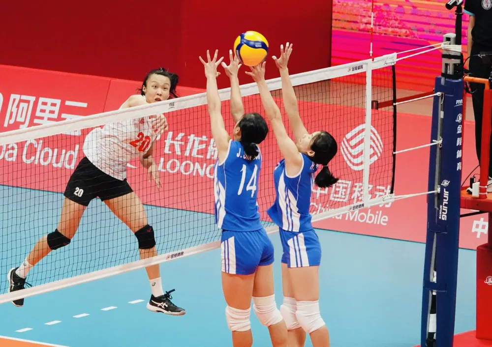 Chủ công Trần Tú Linh nhiều khả năng sẽ được lĩnh xướng hàng tấn công đội tuyển nữ tại trận đấu với Trung Quốc. Ảnh: NAM TRUNG