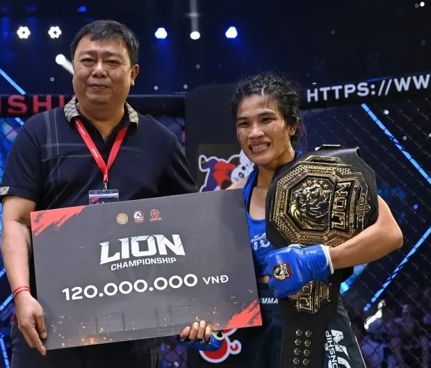 Võ sĩ Thanh Trúc có chiến thắng quan trọng ở tối ngày 7-10. Ảnh: VMMAF