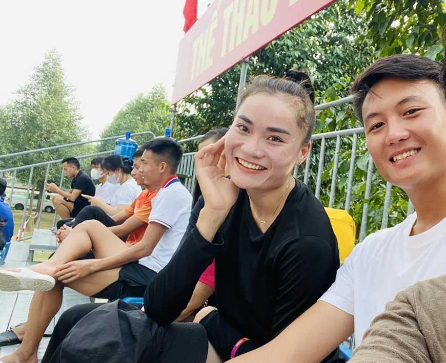 Quách Thị Lan thường luôn có mặt trên khán đài giải điền kinh vô địch quốc gia năm nay cổ vũ các đồng đội của đơn vị Thanh Hóa thi đấu. Ảnh: MINH MINH