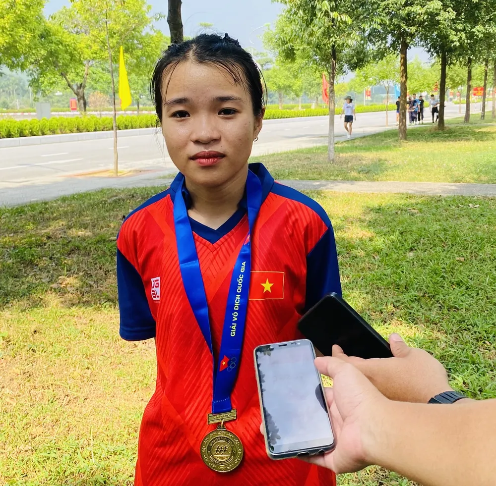 Lê Thị Tuyết giành HCV 10.000m nữ năm nay. Ảnh: MINH MINH