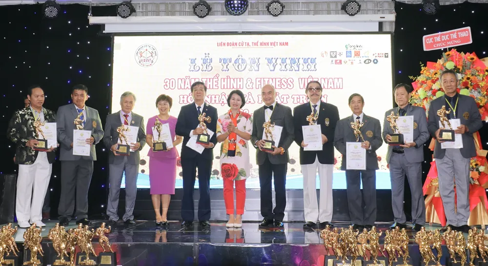 Liên đoàn cử tạ và thể hình Việt Nam tổ chức lễ tôn vinh trong ngày 29-10 vừa qua tại Bình Dương. Ảnh: BTC
