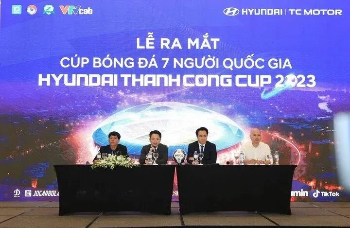 Ban tổ chức thông báo về giải đấu năm nay. Ảnh: MINH MINH