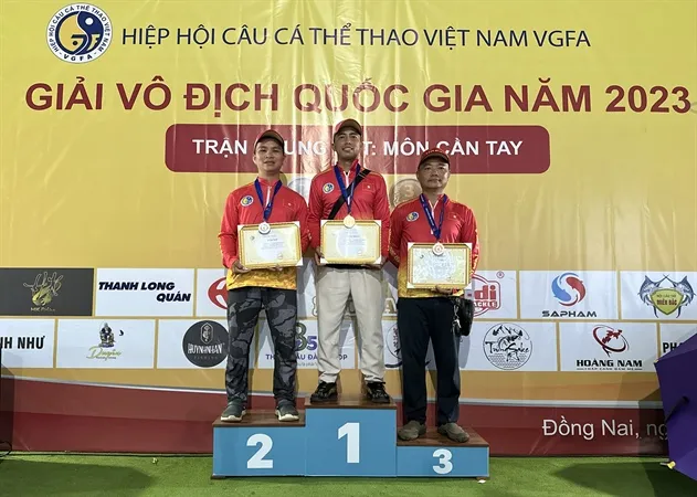 Các cần thủ có thứ hạng cao ở giải năm nay. Ảnh: THỊNH HƯỜNG