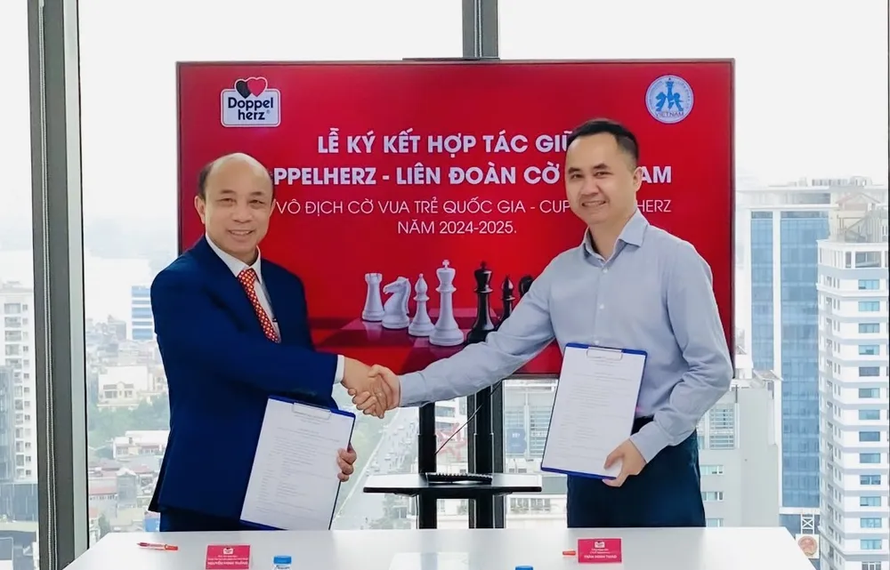 Ông Minh Thắng (trái) cho biết Liên đoàn cờ Việt Nam đang tìm kiếm nhiều nguồn xã hội hóa để đồng hành hỗ trợ cho các kì thủ trẻ của Việt Nam. Ảnh: LIÊN ĐOÀN CỜ VN