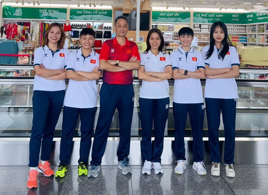 Đội cầu mây Việt Nam lên đường tới Trung Quốc thi đấu. Ảnh: THANH SƠN