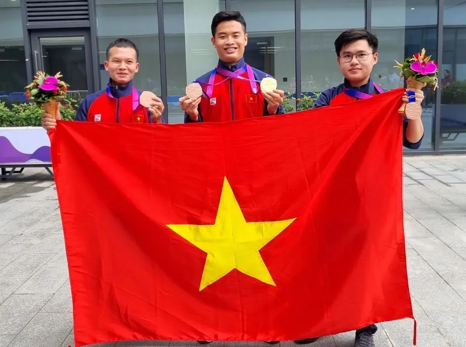 Phạm Quang Huy (giữa) đã thi đấu xuất sắc ở ASIAD 19 vừa qua. Ảnh: LƯỢNG LƯỢNG