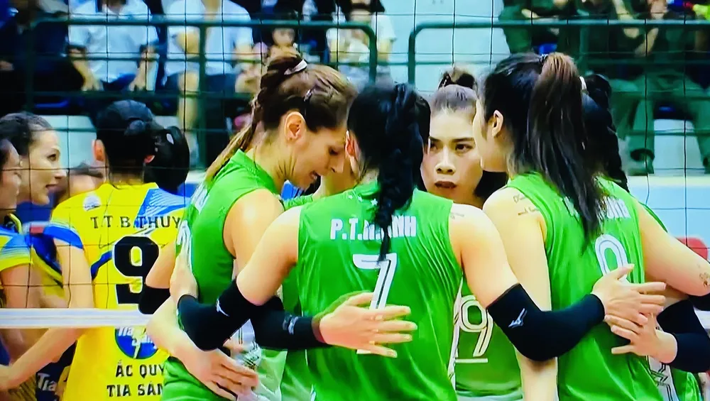 Cầu thủ Binh chủng Thông tin Trường Tươi Bình Phước thua ở bán kết nên lỡ hẹn tranh ngôi vô địch giải năm nay. Ảnh: MINH MINH