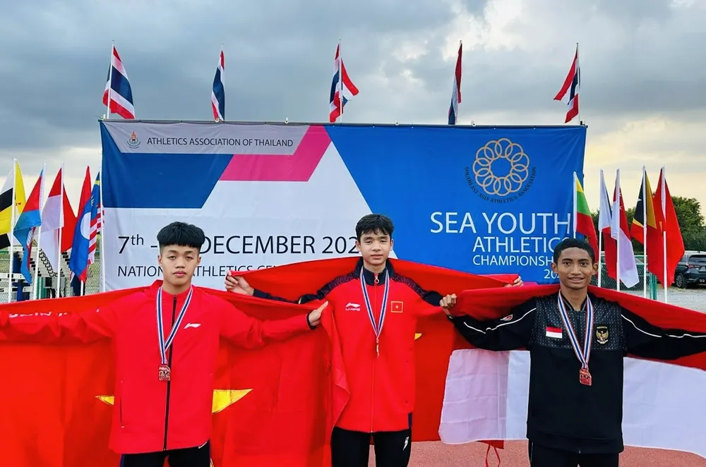 Điền kinh trẻ Việt Nam đang thi đấu nỗ lực tại Thái Lan. Ảnh: MINH MINH