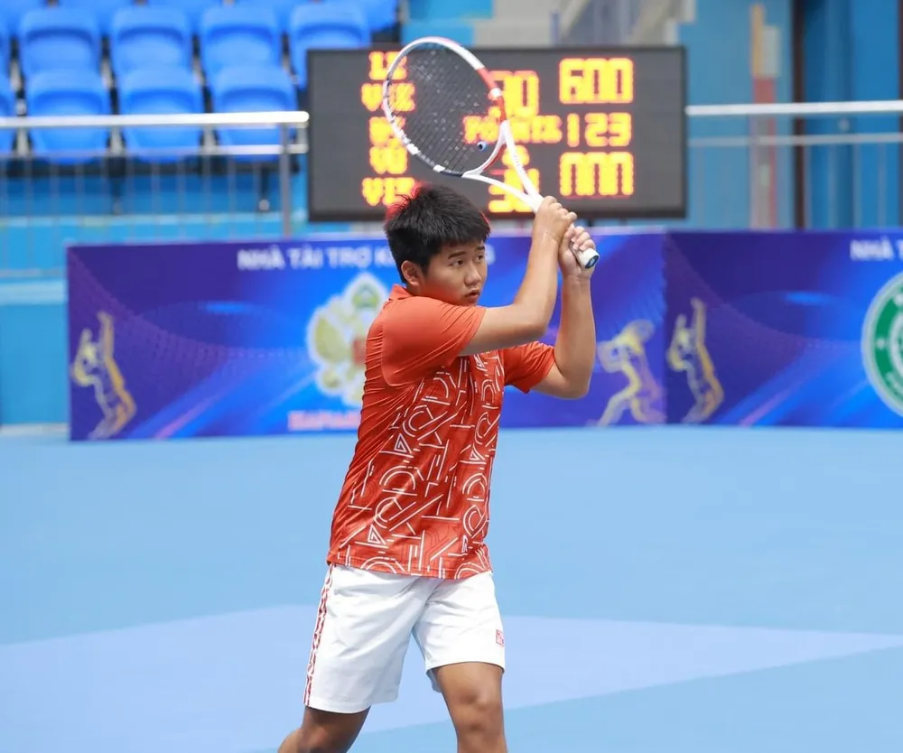 Tiến Anh đã có chức vô địch đơn nam trong giai đoạn 1 của giải đấu. Ảnh: VTF