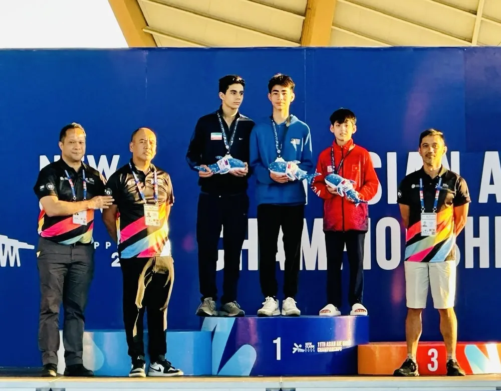 Phạm Thái Thiên Bảo (áo đỏ) đã thi đấu giành được HCĐ ở Philippines. Ảnh: THANH HUYỀN