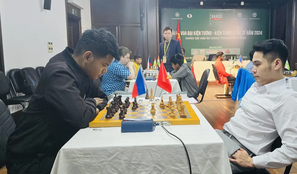 Đại kiện tướng Trần Tuấn Minh (phải) có chiến thắng ở bảng 2 của giải năm nay. Ảnh: MINH MINH