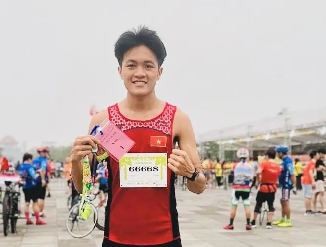 Tuyển thủ quốc gia Lương Đức Phước về nhất cự ly 10km tại giải. Ảnh: Đ.P