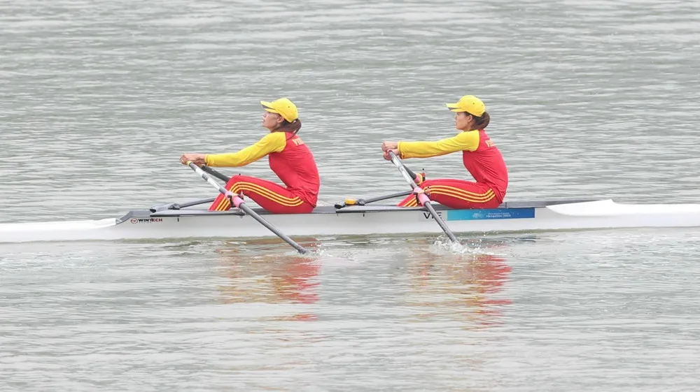 Rowing Việt Nam đang hướng tới mục tiêu giành được suất chính thức dự Olympic Paris (Pháp) 2024. Ảnh: ĐOÀN TTVN