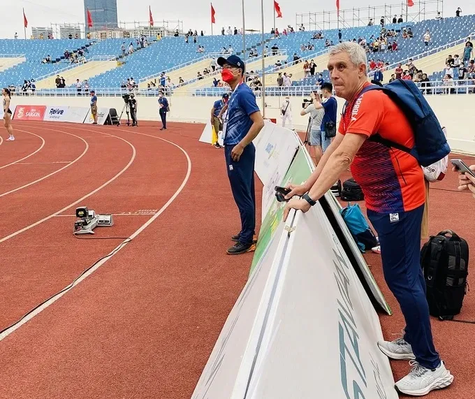 Chuyên gia điền kinh Bulgaria trở lại Việt Nam làm việc sau gần 2 năm về nước. Ảnh: MINH MINH