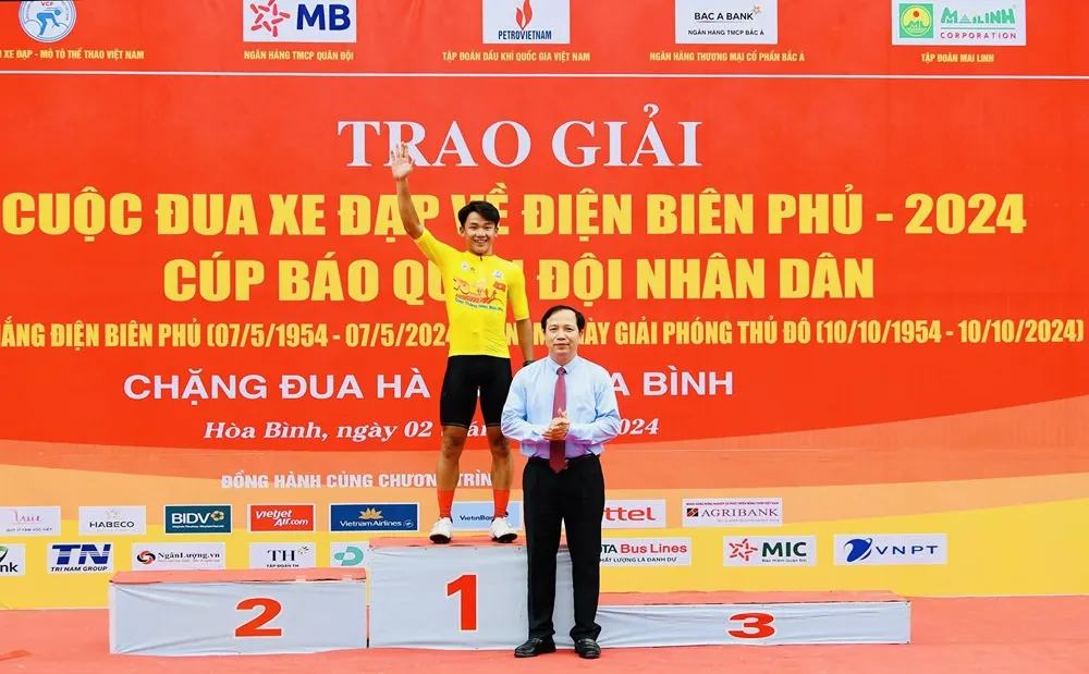 Xuân Lộc đã giữ áo Vàng sau chặng 2. Ảnh: TUẤN HUY