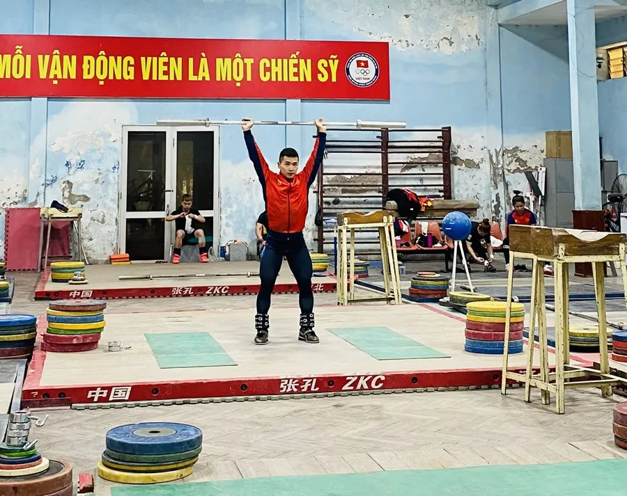 Cử tạ là một trong những môn quan trọng mà thể thao Việt Nam thi đấu tại Olympic Paris (Pháp) 2024. Ảnh: MINH MINH
