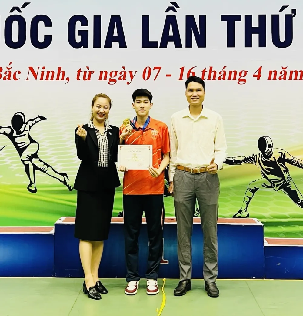 Trường Giang đã thi đấu tại Thượng Hải (Trung Quốc) nhưng không qua được vòng bảng. Ảnh: VNFENCING