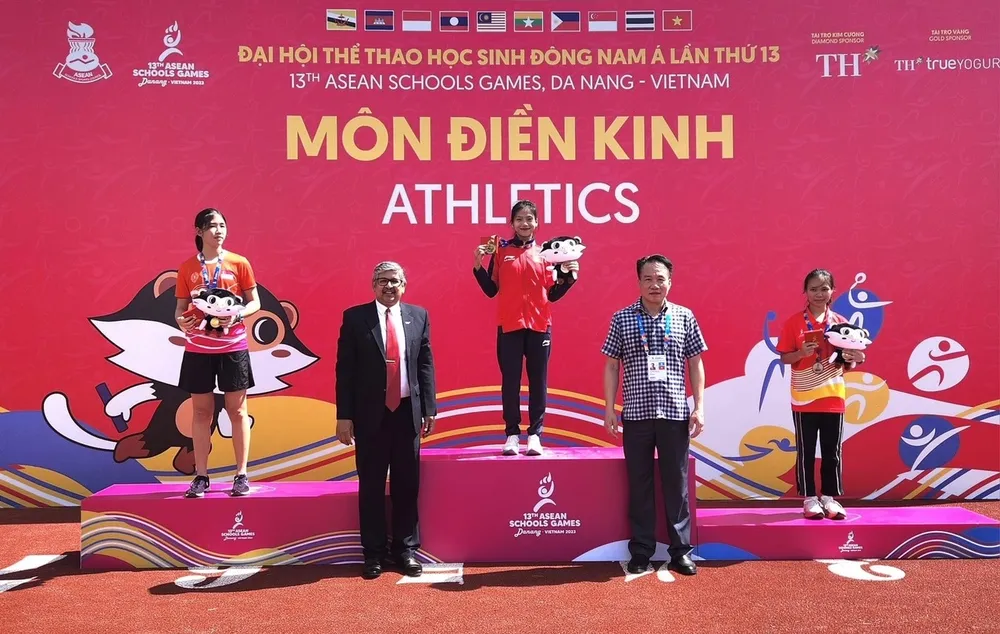 Tấm HCV đầu tiên của Đoàn thể thao học sinh Việt Nam thuộc về môn điền kinh. Ảnh: AN ĐẶNG