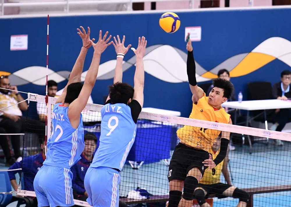 Đội tuyển bóng chuyền nam Việt Nam (vàng) đã kết thúc hạng 6 giải năm nay. Ảnh: AVC