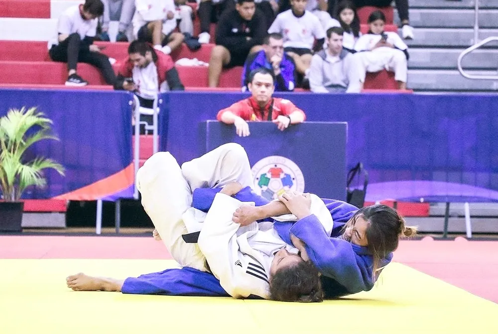 Hoàng Thị Tình (xanh) đã là người giành suất chính thức cuối cùng dự Olympic 2024 cho thể thao Việt Nam. Ảnh: PERUJUDO