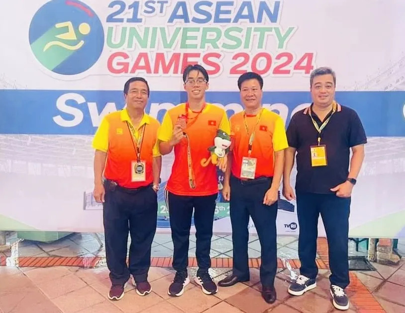 Thể thao sinh viên Việt Nam giành thêm 1 HCB ở môn bơi. Ảnh: VLU