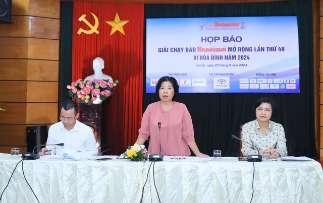 Ban tổ chức thông báo về giải chạy năm nay. Ảnh: TUYẾT MINH