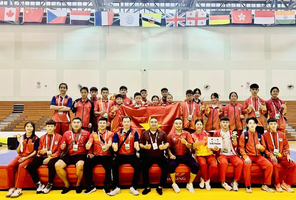 Đội wushu trẻ Việt Nam thi đấu và giành kết quả tốt nhất với 2 HCV ở giải vô địch trẻ thế giới 2024. Ảnh: MINH MINH