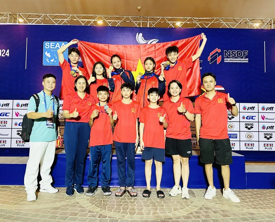 Các VĐV đội nhảy cầu Việt Nam đã giành được HCV tại giải nhóm tuổi Đông Nam Á 2024. Ảnh: LÊ THANH