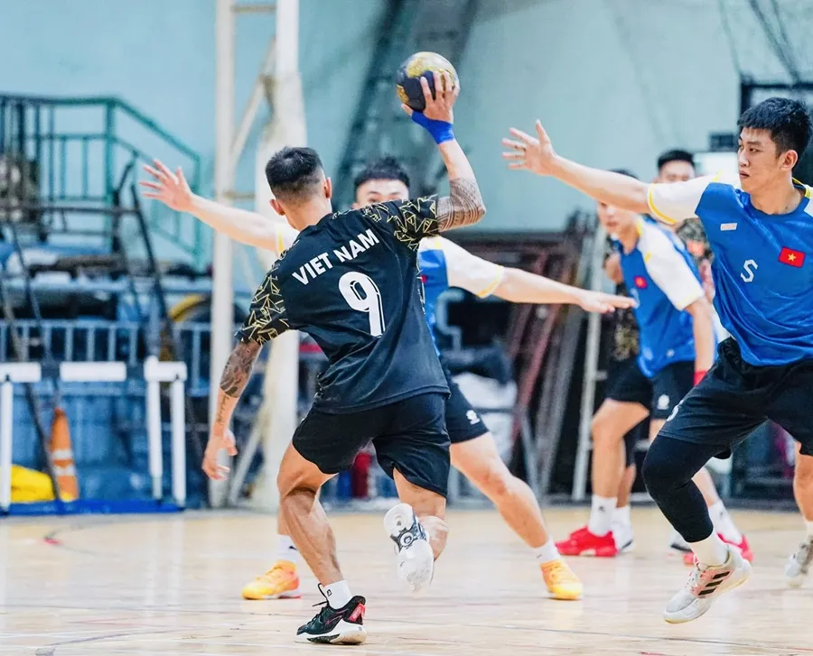 Bóng ném Việt Nam tích cực tập luyện để lên đường dự giải vô địch Đông Nam Á 2025. Ảnh: PICHOOF