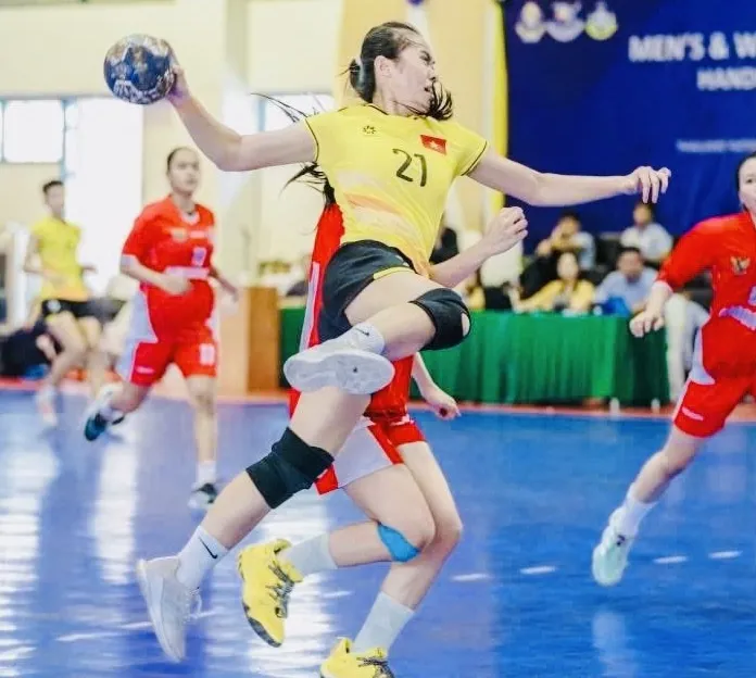 Bóng ném nữ Việt Nam vào chung kết giải vô địch Đông Nam Á 2025 để gặp chủ nhà Thái Lan tranh HCV. Ảnh: PICHOOF