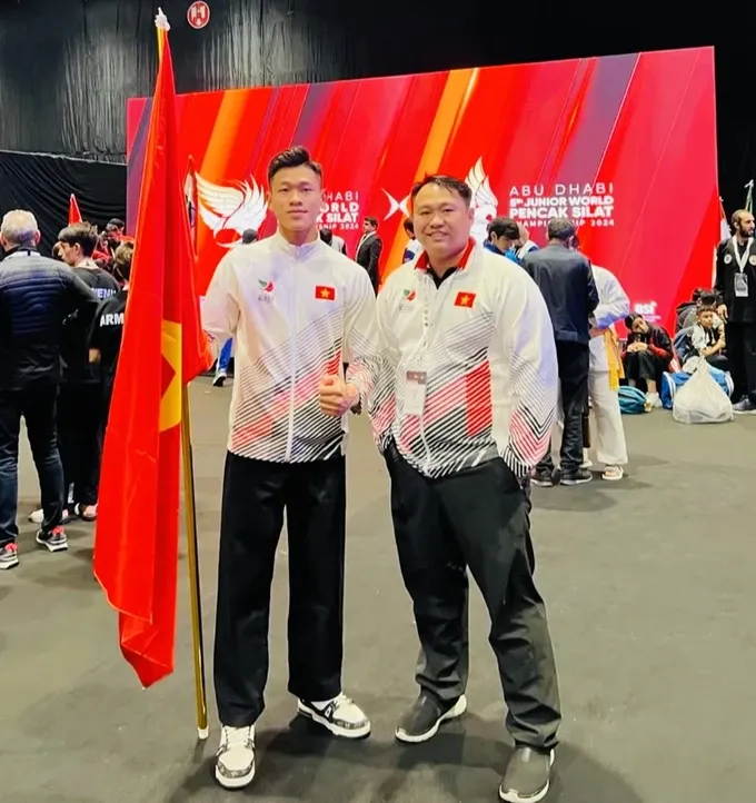 Tấn Sang (trái) tiếp tục là VĐV chủ lực của đội tuyển pencak silat năm 2025. Ảnh: N.T.SANG