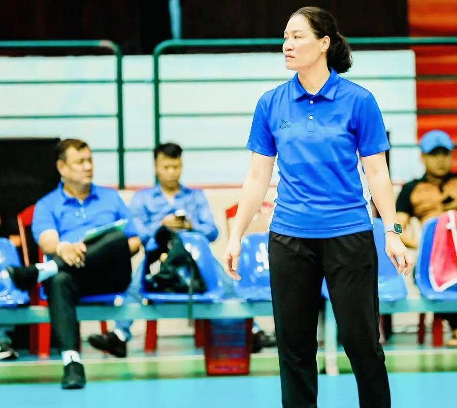 HLV Trần Hiền và ban huấn luyện đang tích cực chuẩn bị chuyên môn cho cầu thủ TPHCM sẵn sàng dự giải vô địch quốc gia 2025. Ảnh: VCT