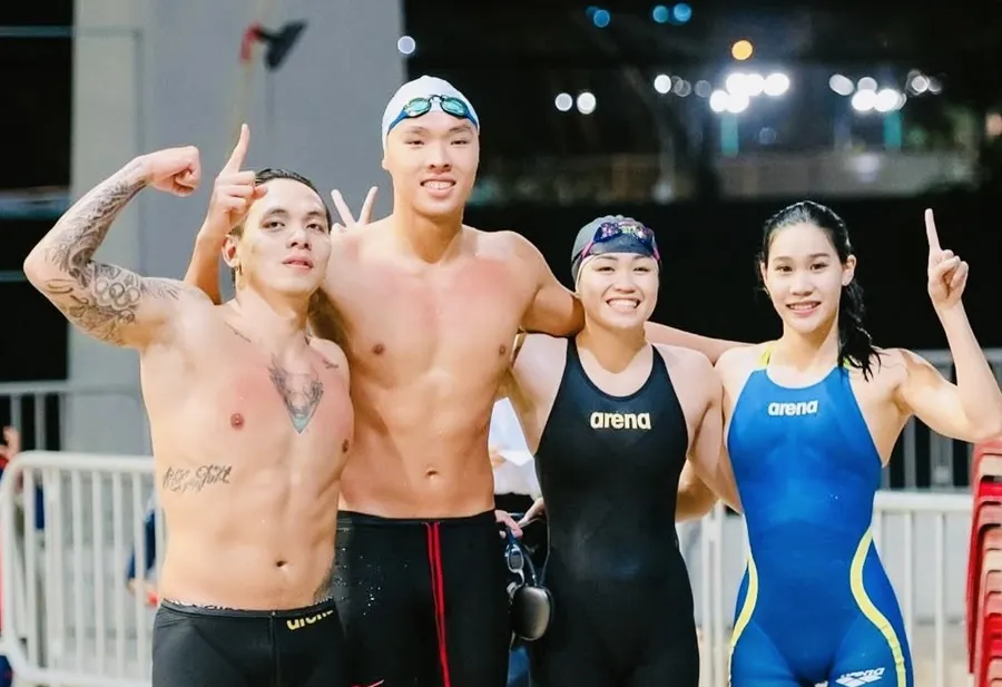 Đội tiếp sức 4x100m hỗn hợp nam-nữ của bơi TPHCM có kết quả HCV trong ngày thi đấu đầu tiên tại TT-Huế. Ảnh: HCMSWIMMING