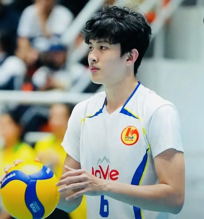 Đội nam Long An bất ngờ giành được chiến thắng đầu tiên trước á quân Sanest Khánh Hòa. Ảnh: VFV