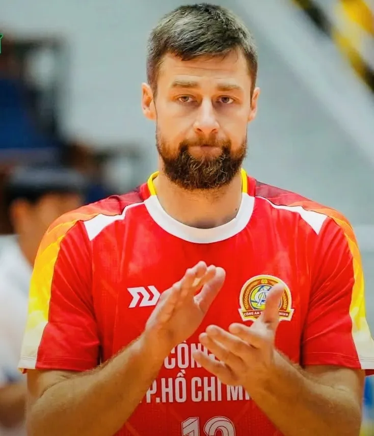 Ngoại binh Michal Kubiak (Ba Lan) là người ghi điểm quan trọng cho đội Công an TPHCM trong trận đầu tiên của mùa giải. Ảnh: VFV